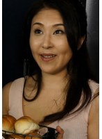 エロ過ぎ奥さんに勃起した肉棒にしゃぶりつくヤリモクお隣の奥さんと濃厚SEX！