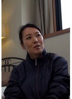 田舎で見つけた結婚10年目の四十路熟女。旦那さんとはしてないけどパイパン！？敏感ピンクの割れ目から溢れる愛液！ホントはエロい熟女と濃厚交尾！